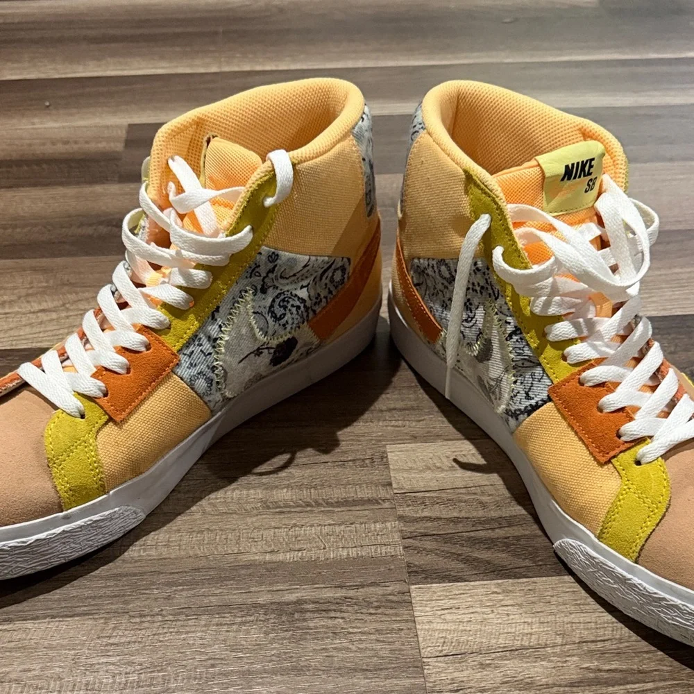 Nike SB Colorful High-Top Sneakers - Picture 6 of 6